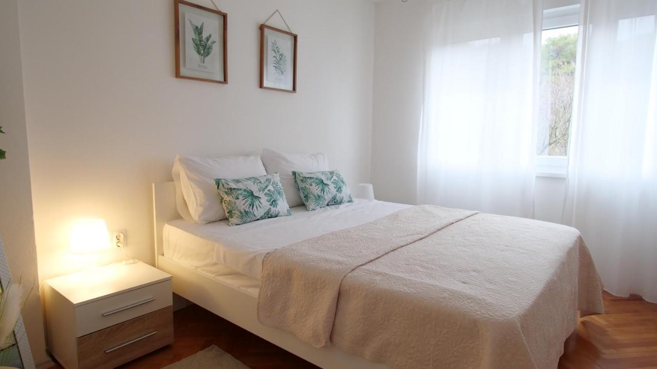 Arena Apartment With 3 Bedrooms In The City Center Pula Exterior photo