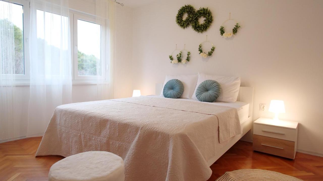 Arena Apartment With 3 Bedrooms In The City Center Pula Exterior photo